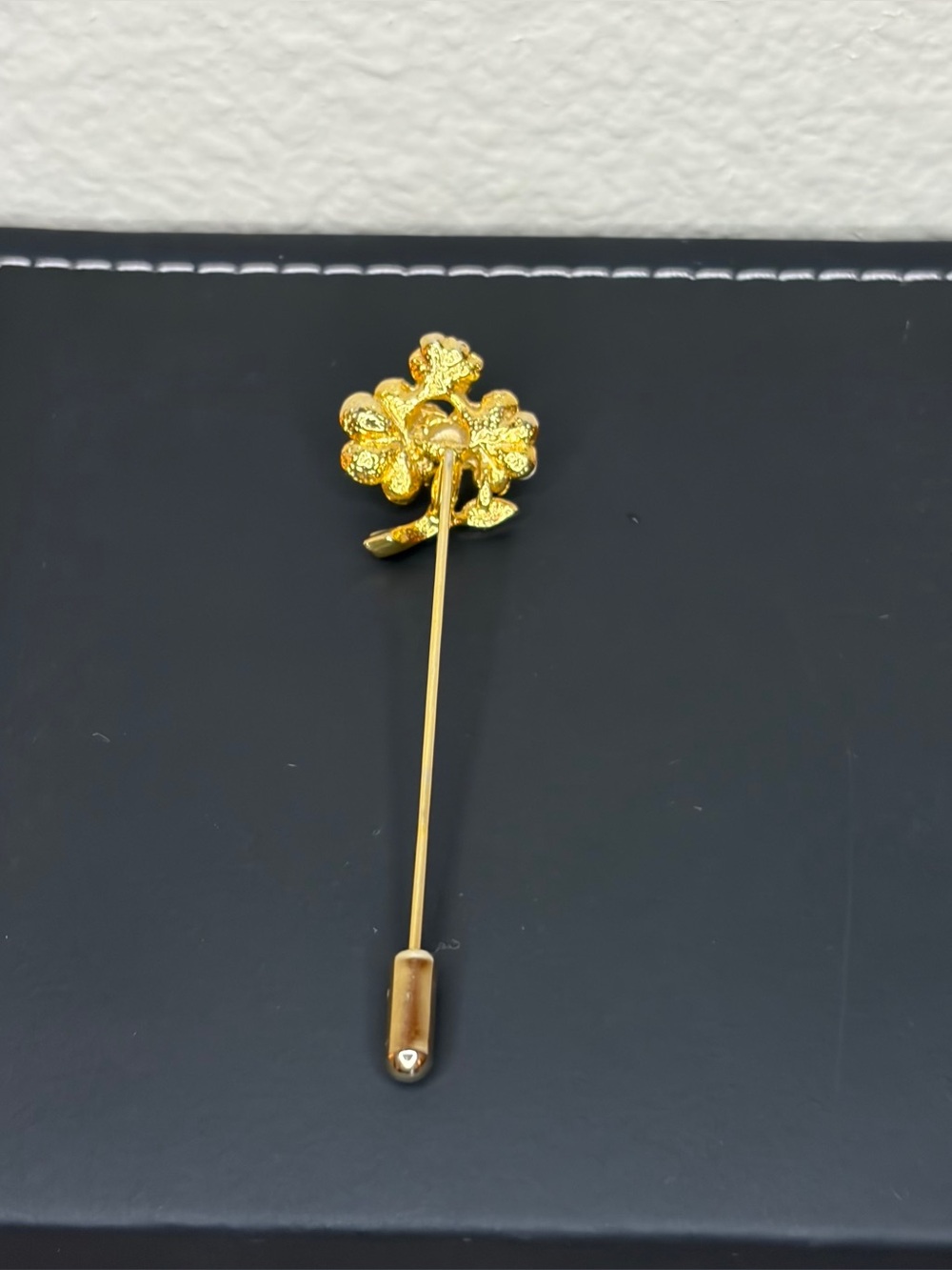 Vintage 80’s White Enamel Floral Stick Pin Dogwood Blossom Lapel Pin - Picture 4 of 5